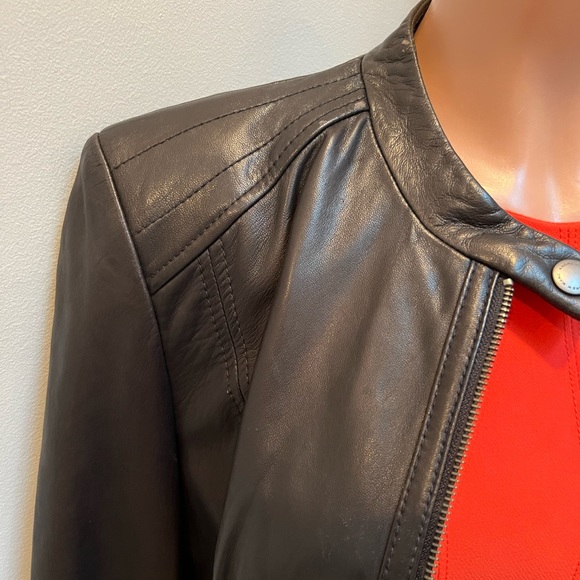 ANDREW MARC  fitted leather jacket - Picture 4 of 15